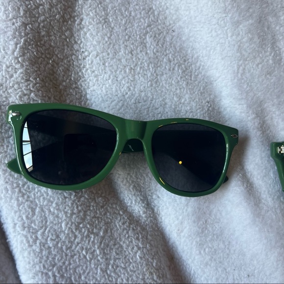 NEW - Set of 5 - Proper Twelve Irish Whiskey Branded Green Sunglasses - Picture 2 of 5